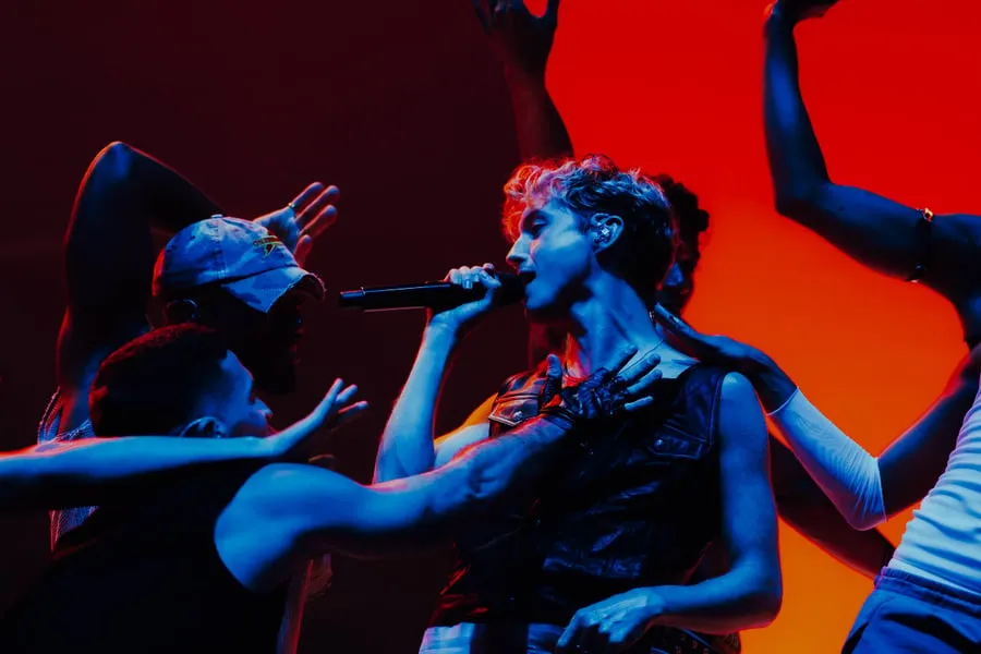 image_68b11fbc39b3f This moment from Troye Sivan’s 2024 tour was all talking