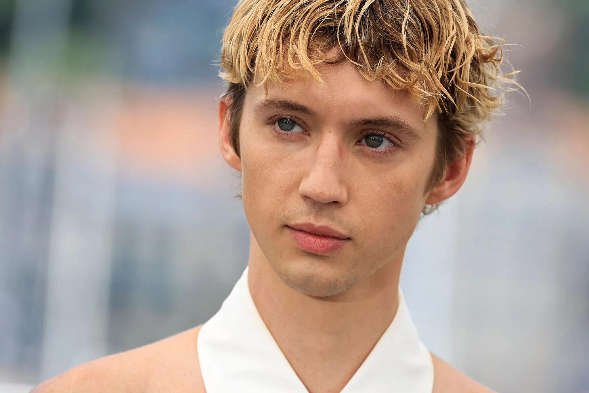 image_68b125dead236 Troye Sivan Once Considered the Possibility of Dating a Girl