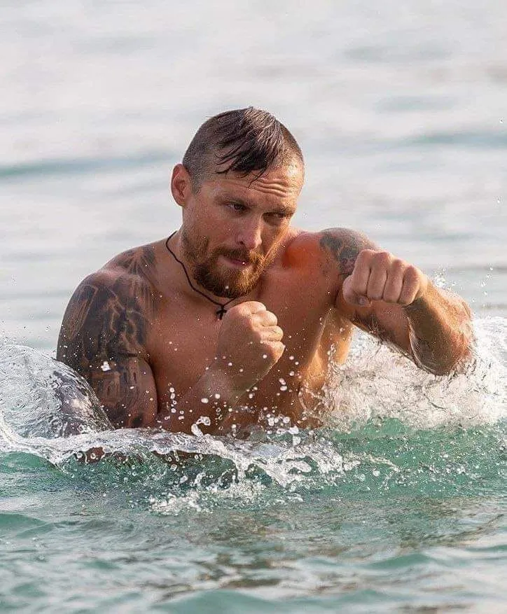 Footage Shows Usyk at Peak Form – Parker’s Team Accuses Him of Strategic Delay, Sparking Outrage Online!