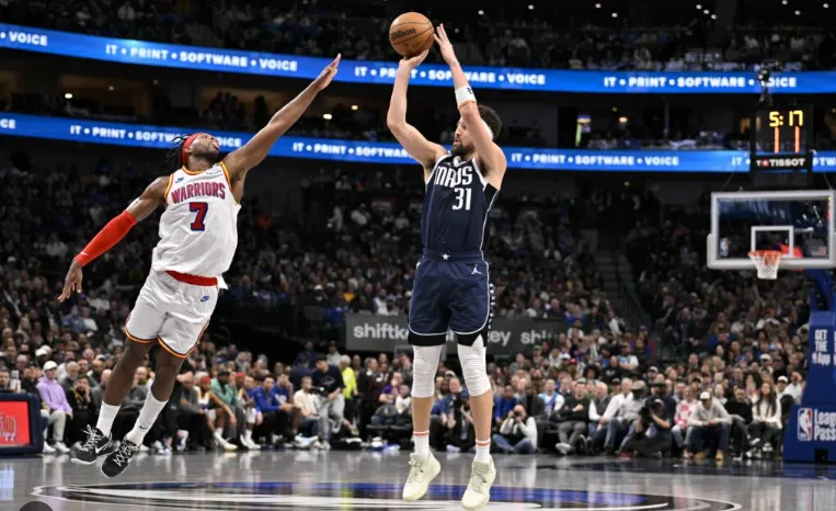 The Warriors are considering bringing Klay Thompson back from the Mavericks in exchange for Buddy Hield and Trayce Jackson-Davis.