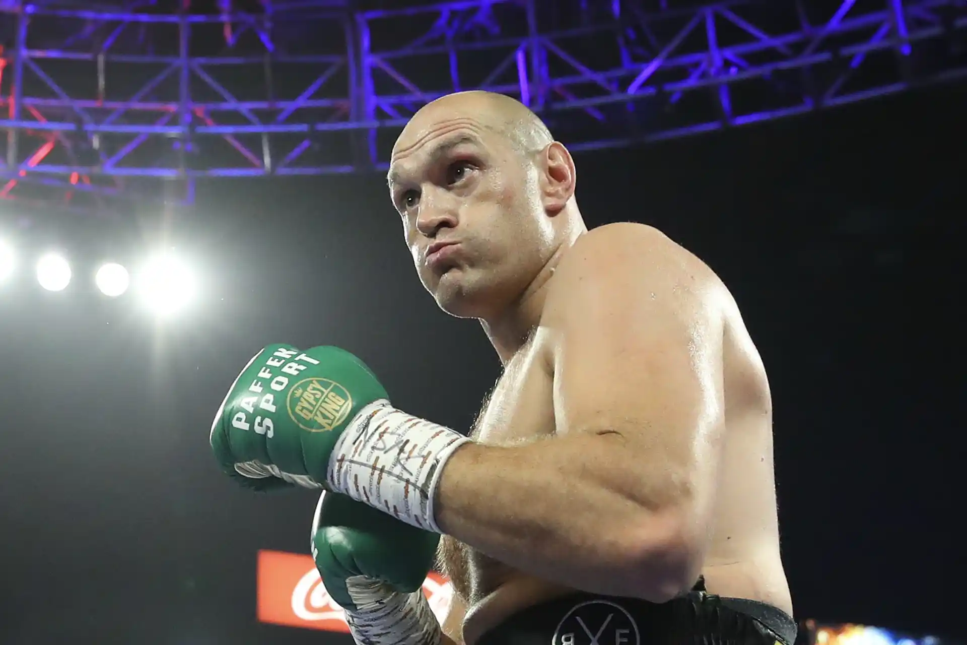 Tyson Fury Performs Stunning Shadowboxing Ahead of His 2026 Comeback – But a Strange Reflex Leaves Fans Shocked!