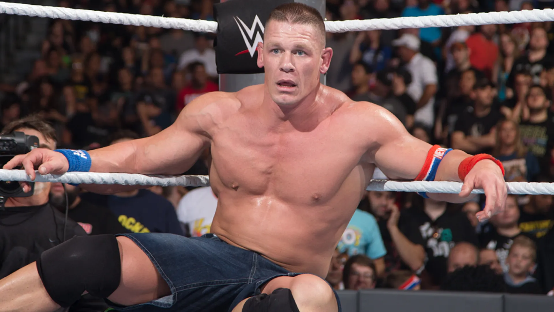 image_68b132ae175e5 Crowd Gasps as Brock Lesnar Collapses Mid-Match — John Cena’s Reaction Says It All