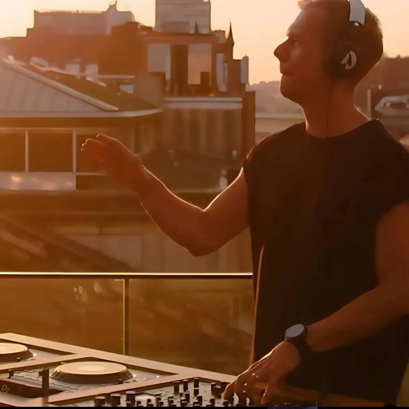 image_68b13d88e97de What did Armin van Buuren do to bring fans back to the DJ music era two decades ago?
