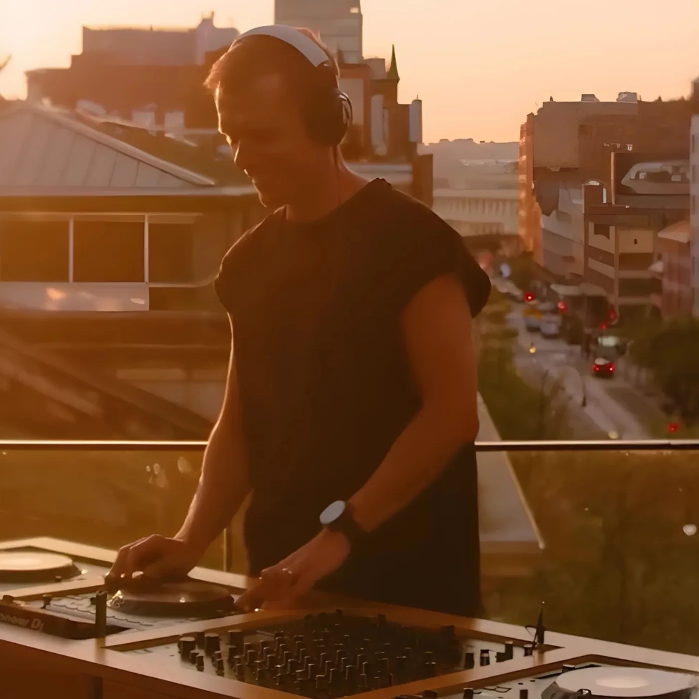 image_68b13d898906c What did Armin van Buuren do to bring fans back to the DJ music era two decades ago?