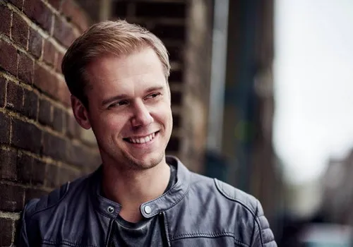 What did Armin van Buuren do to bring fans back to the DJ music era two decades ago? 19 What did Armin van Buuren do to bring fans back to the DJ music era two decades ago?