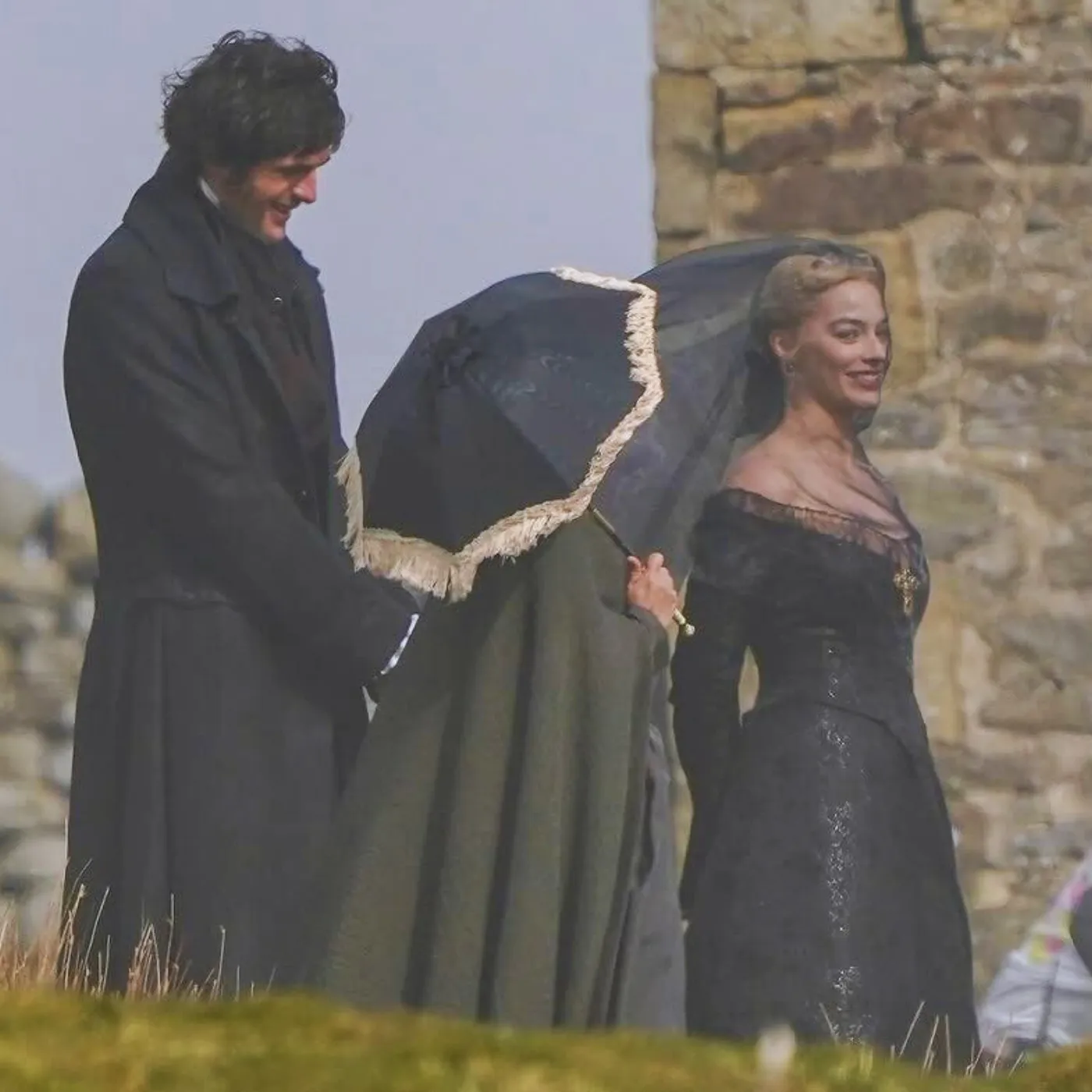 image_68b14d3edd8aa Margot Robbie Trolls Saltburn Stans With Wuthering Heights Tease
