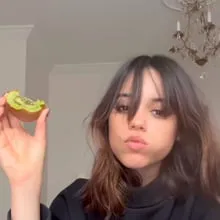 image_68b14dc862f95 Social media is debating Jenna Ortega eating kiwi with the skin on, but the truth behind it is little known
