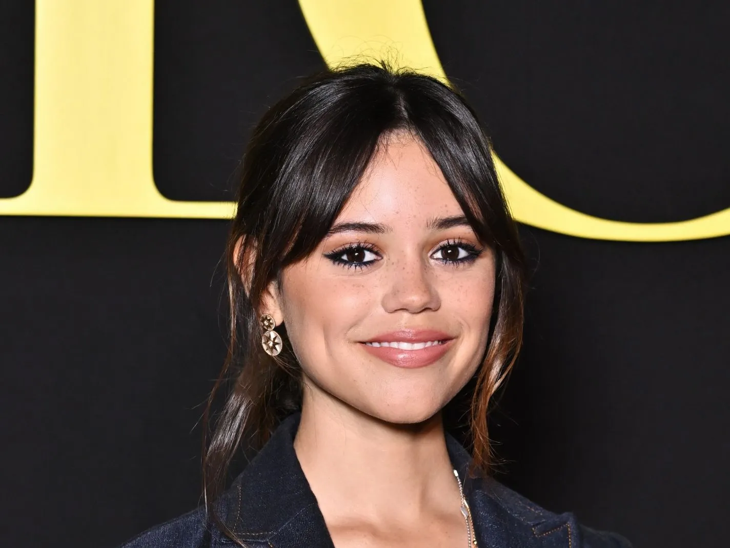 Social media is debating Jenna Ortega eating kiwi with the skin on, but the truth behind it is little known 19 Social media is debating Jenna Ortega eating kiwi with the skin on, but the truth behind it is little known