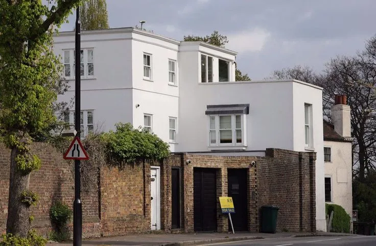 image_68b1d1c48584f Harry Styles’ Jaw-Dropping £30M Renovation Project Leaves Fans Stunned — What He’s Building Will Shock You