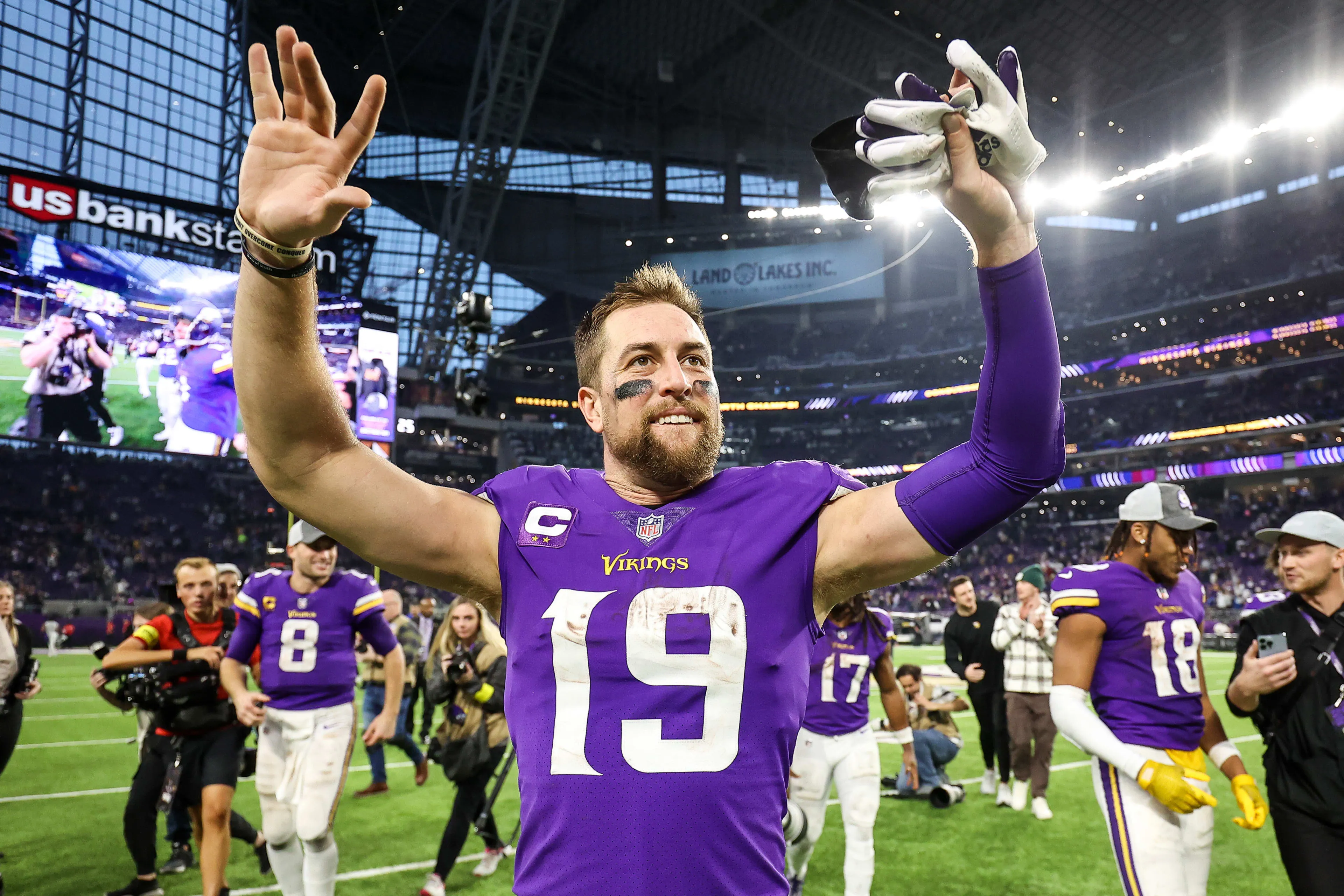 image_68b2ce15425d8 Emotions Run High as Justin Jefferson Reunites With Adam Thielen for Their First Conversation Since the Trade