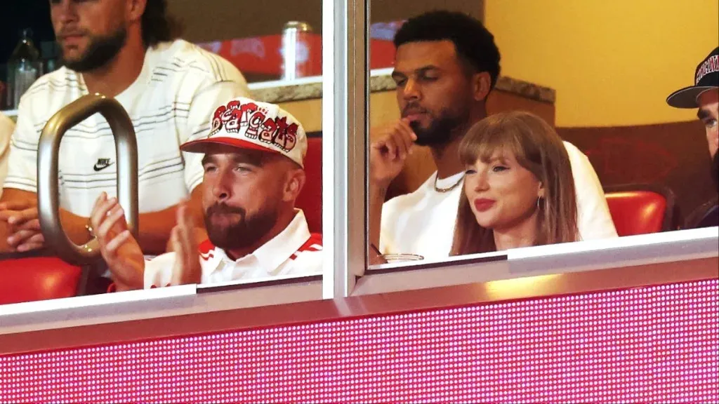 image_68b2e3782941e Travis Kelce Steals Spotlight as He Returns to His Alma Mater Game Hand-in-Hand with Fiancée Taylor Swift in First Post-Engagement Appearance