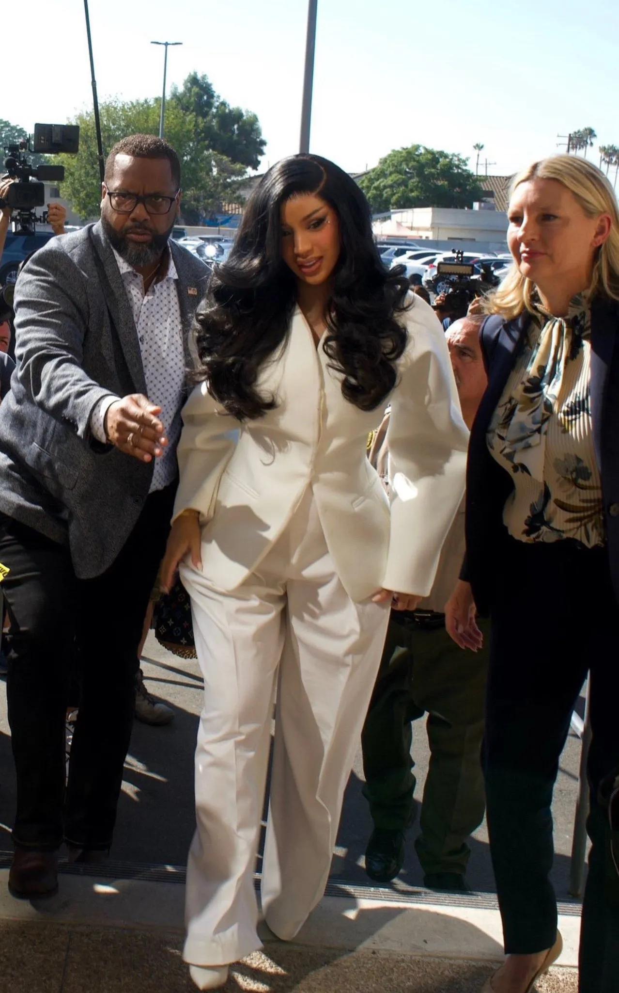 image_68b2f0852e507 Cardi B Reportedly 4 Months Pregnant — Fans Stunned After Secret OB-GYN Visit Linked to Her Court Appearance