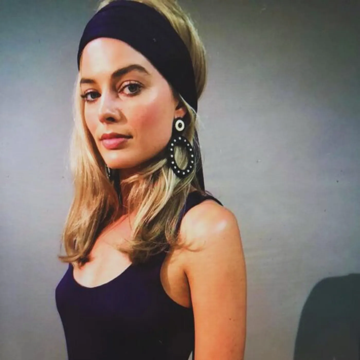 image_68b3974e995f4 Unseen Margot Robbie Photos As Sharon Tate Break The Internet – Fans Are Shocked!