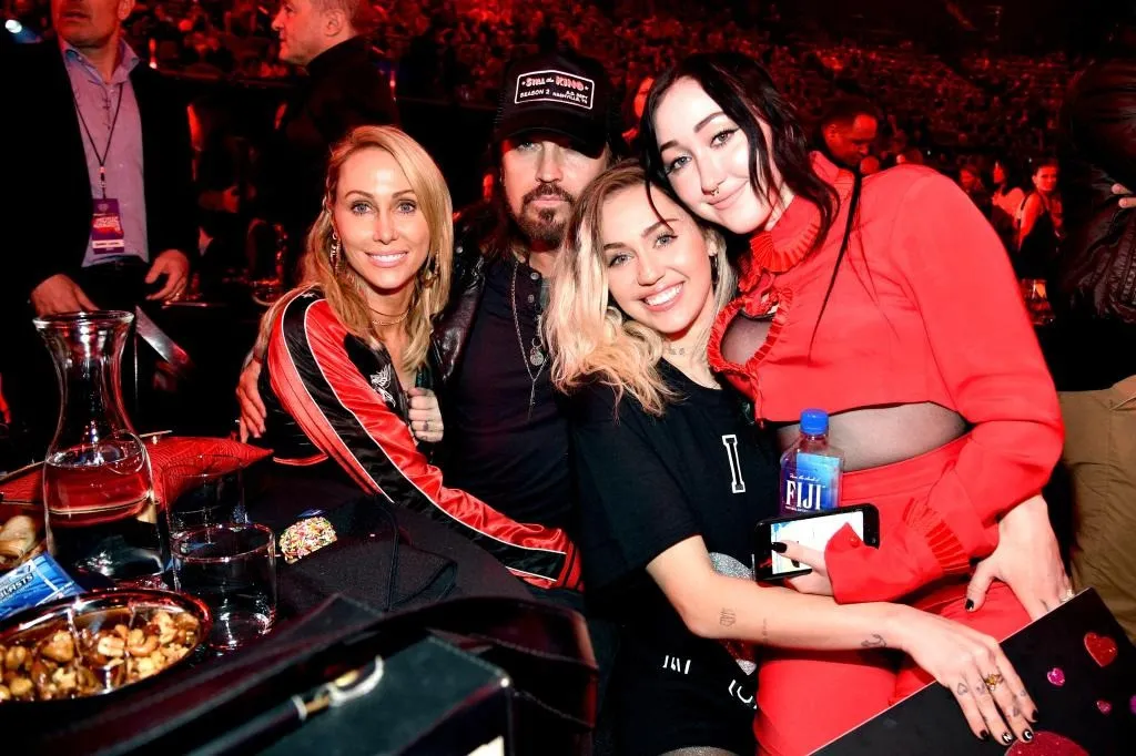 Miley Cyrus’ Family Is Full of Stunners: Beauty and Style on Point