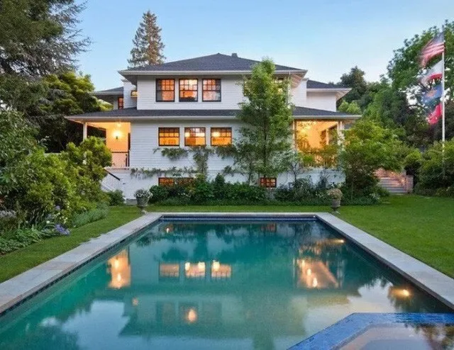 image_68b43a6b81ef8 Living Next to Mark Zuckerberg: Perk or Nightmare?