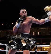 The ‘Silent Giant’ Parker Looks Ordinary Outside the Ring – Until You See the Brutal Way He Finishes His Opponents