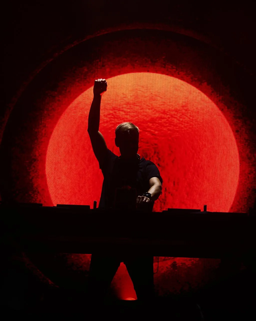 image_68b46946ecd89 Armin van Buuren Sends Ushuaïa Ibiza Into Pure Euphoria – But the Truth Behind His ‘Long-Awaited Comeback’ Has the EDM World in Shock