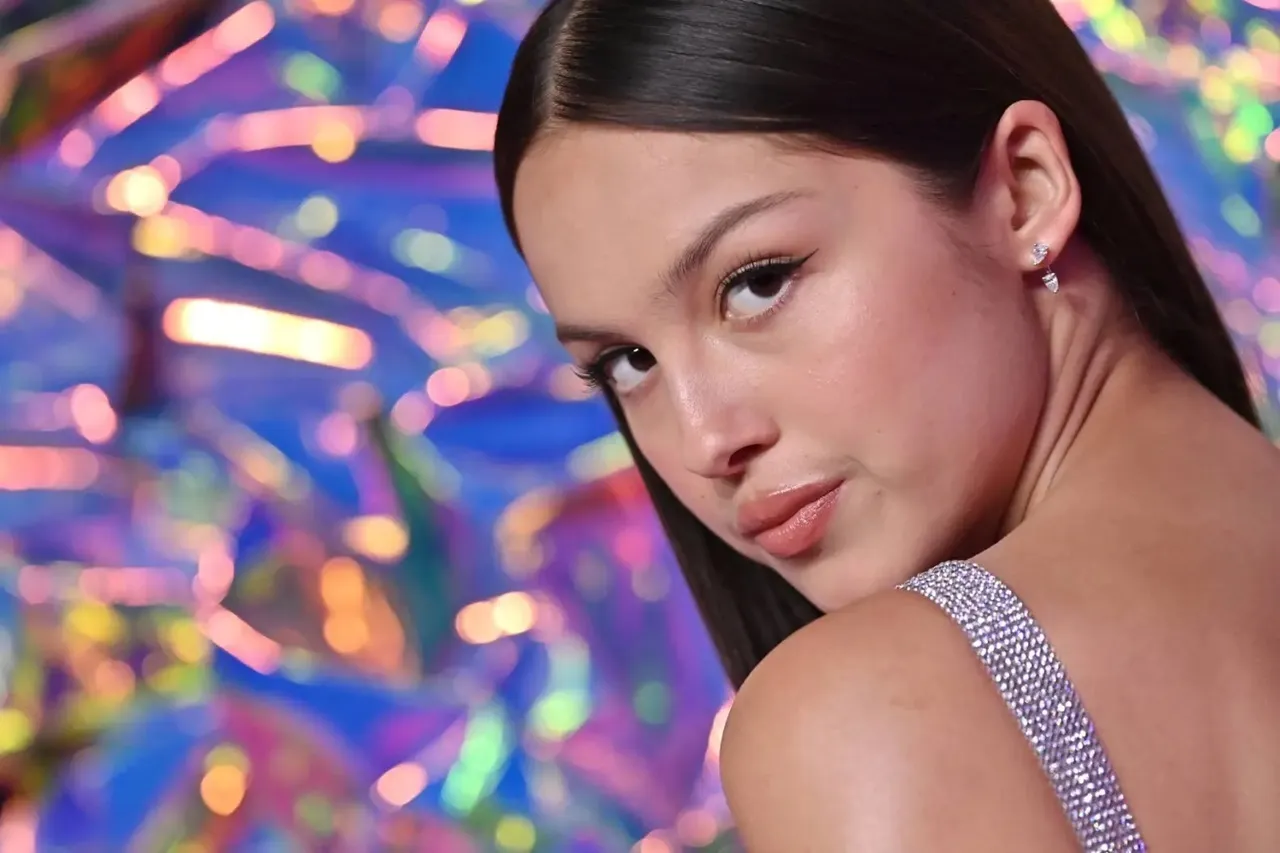 image_68b6b10a8032f Fans keep arguing about Olivia Rodrigo's terrible guitar playing technique and the truth behind it?
