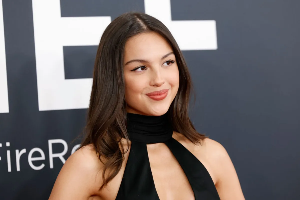 Fans keep arguing about Olivia Rodrigo's terrible guitar playing technique and the truth behind it?