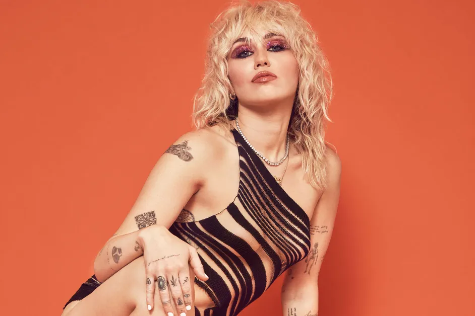 What consequences did Miley Cyrus have to suffer for changing her image too much, going against the majority opinion? 25 What consequences did Miley Cyrus have to suffer for changing her image too much, going against the majority opinion?