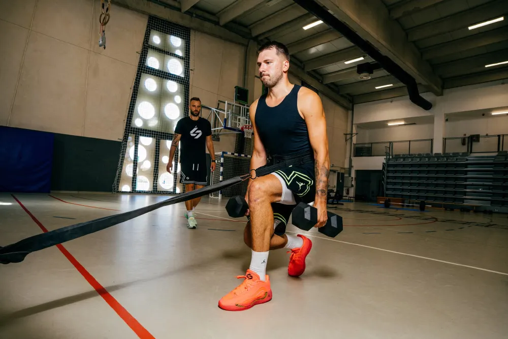 image_68b7a0b400490 Luka Doncic Transformed His Body Thanks to LeBron James – But the Secret Behind His Training Regimen Has the Entire NBA Stunned!