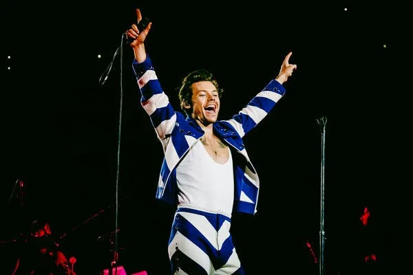 image_68b7a8b8e87e6 From Glastonbury to VIP Weddings, Harry Styles Is Everywhere – But His Fourth Album Remains a Mystery!