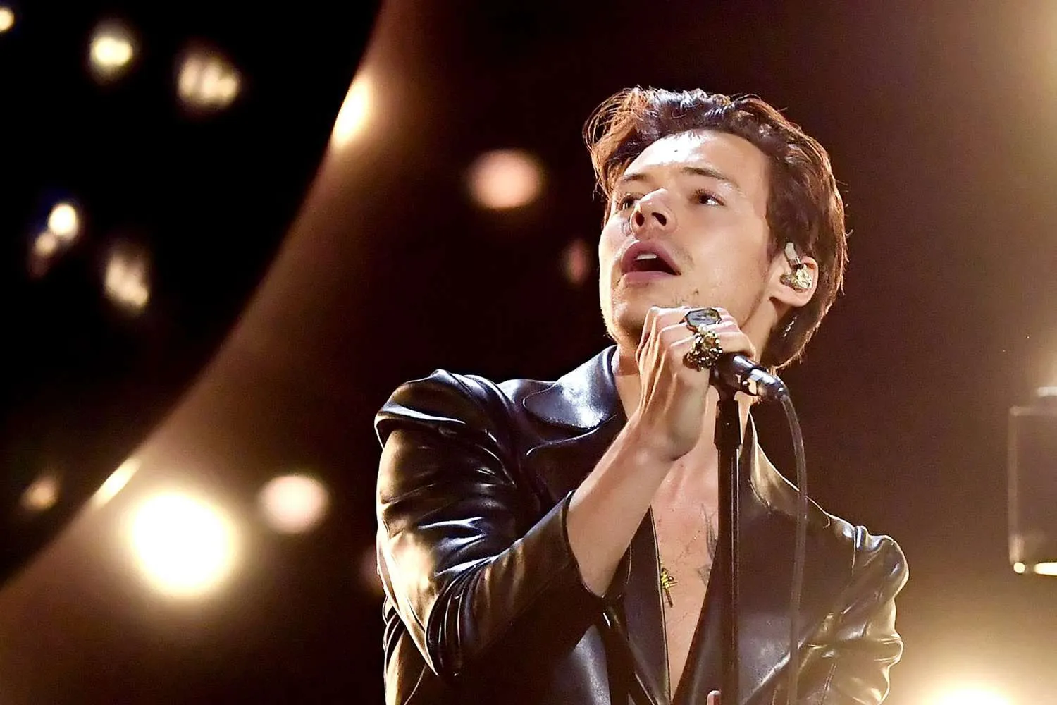 image_68b7a8b917b70 From Glastonbury to VIP Weddings, Harry Styles Is Everywhere – But His Fourth Album Remains a Mystery!