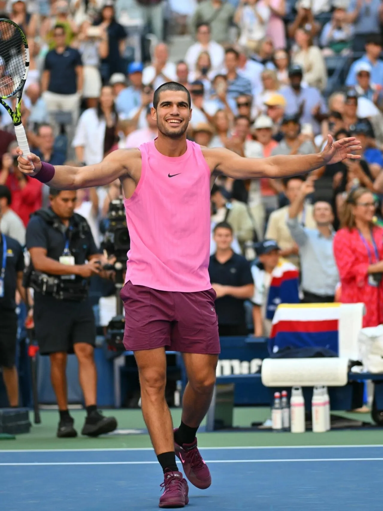 Cover Image for Carlos Alcaraz Stuns the World With 5 Jaw-Dropping Shots That Defined a US Open Masterpiece