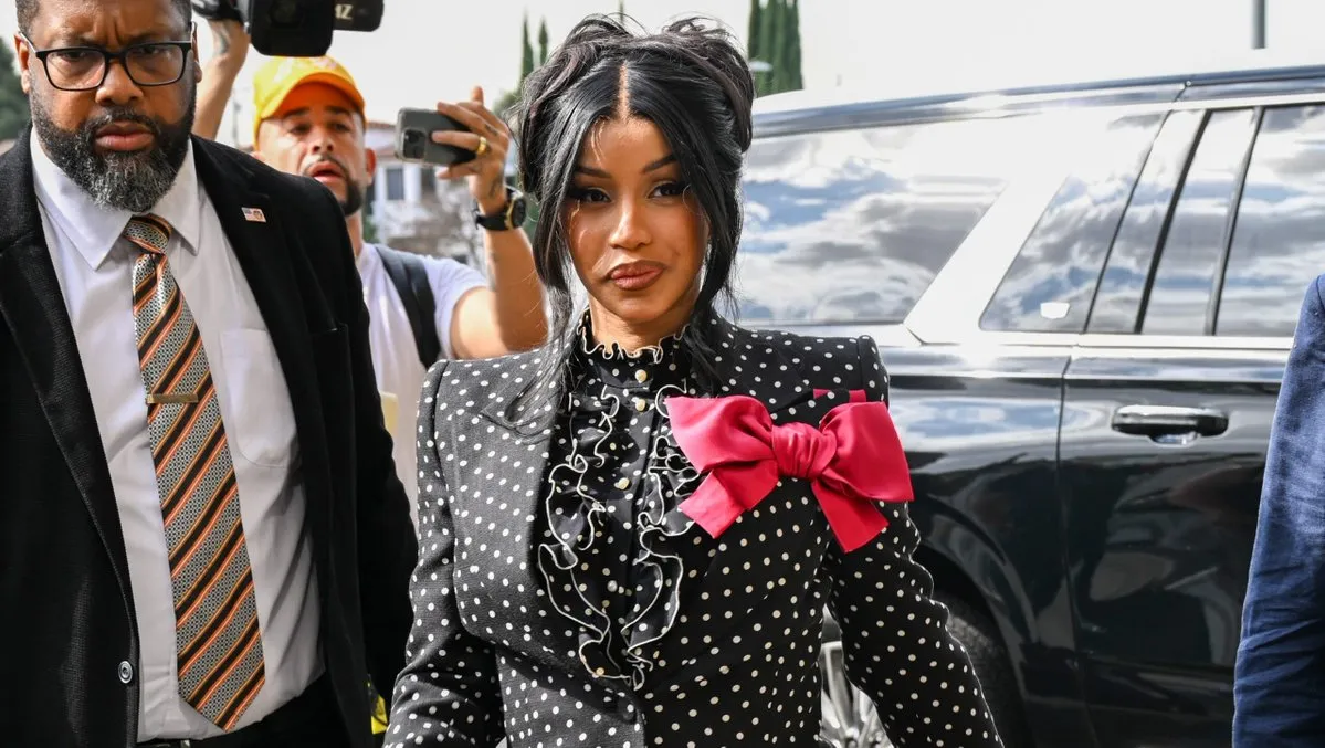 Cardi B Snaps at Paparazzi Outside Courthouse — Tosses Pen After Explosive Question About Pregnancy 22 Cardi B Snaps at Paparazzi Outside Courthouse — Tosses Pen After Explosive Question About Pregnancy