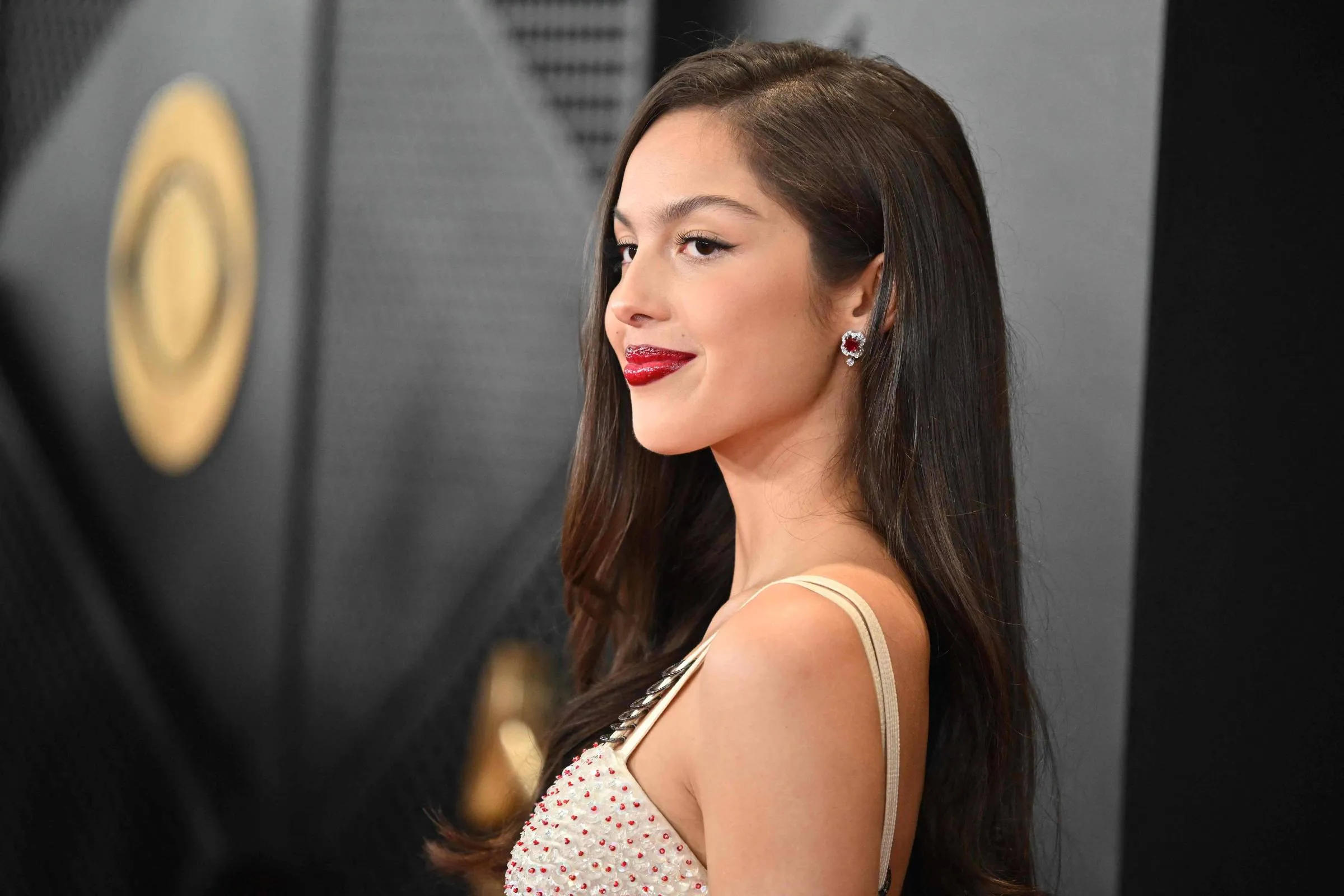 Is Olivia Rodrigo on the brink of becoming the “Next Taylor Swift”? What’s the real story behind her confidence? 21 Is Olivia Rodrigo on the brink of becoming the “Next Taylor Swift”? What’s the real story behind her confidence?