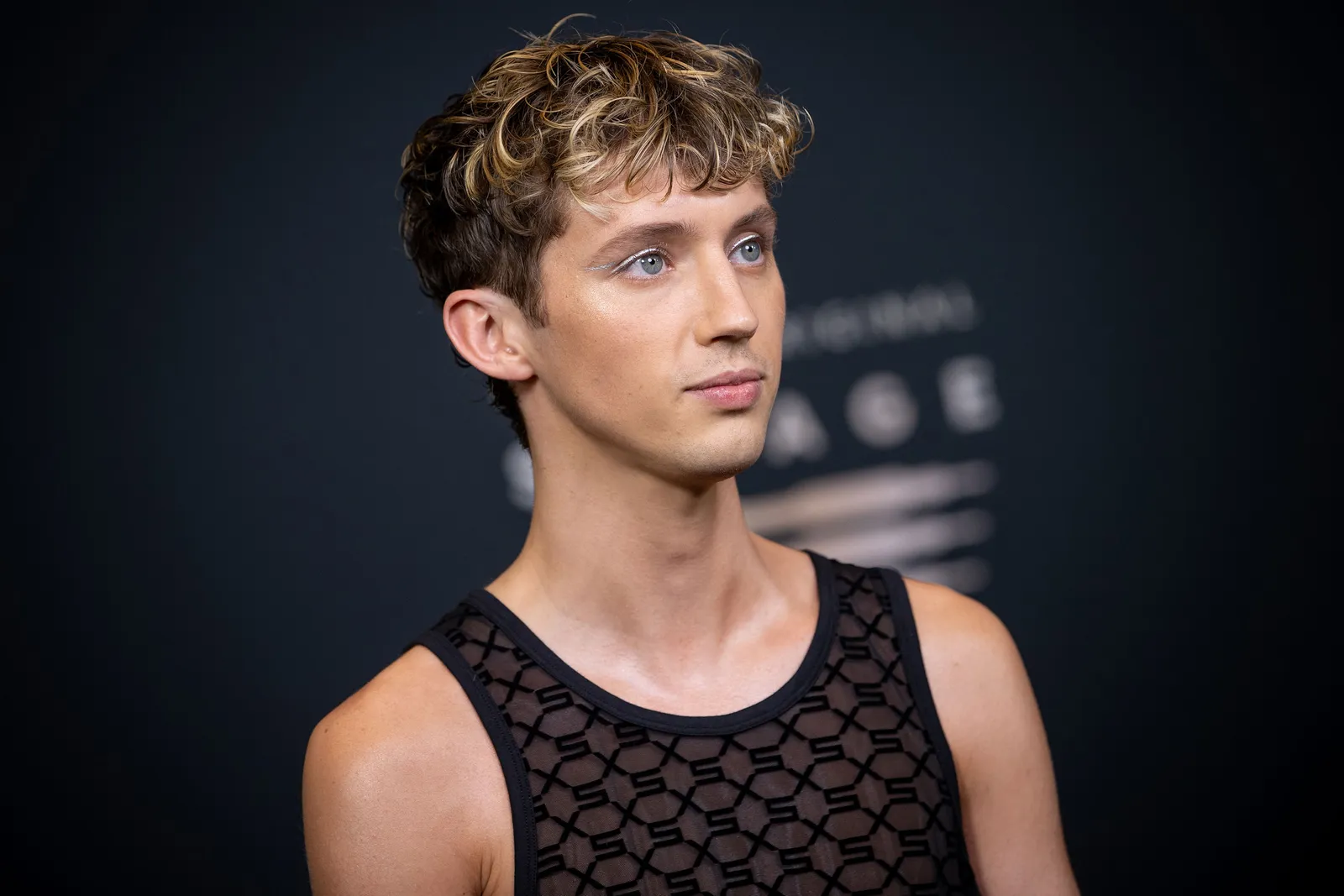 After His Crush Timothée Went Public with Kylie, Troye Sivan Was Spotted Having Dinner with Heartthrob Manu Ríos