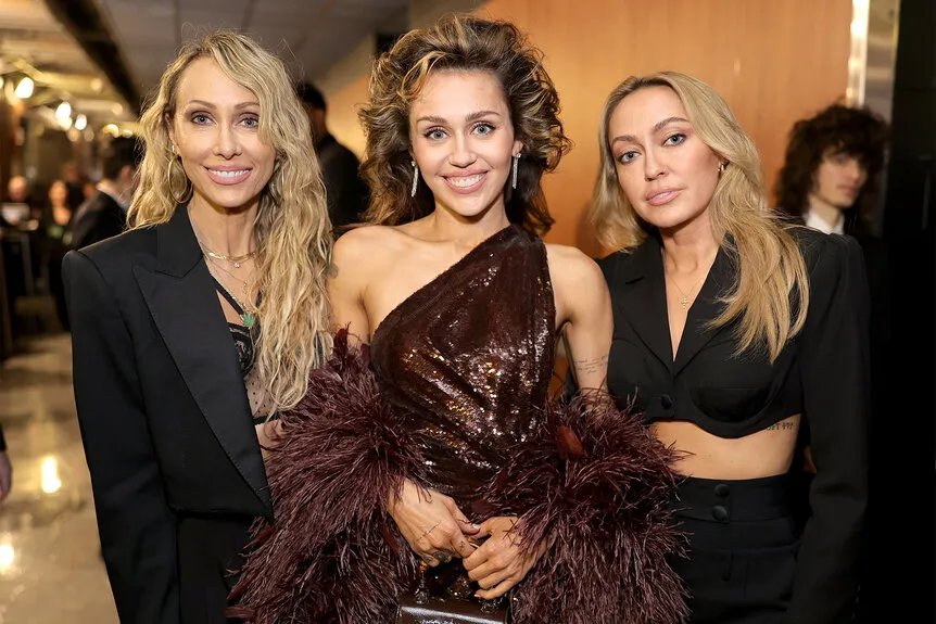 Miley Cyrus Laughs Off Mom Tish’s Bizarre Dating Advice From the Past