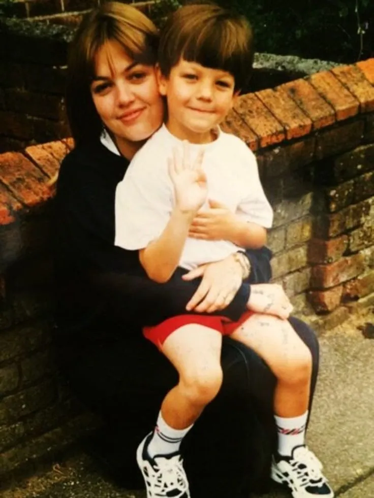 image_68b9025b56f20 Louis Tomlinson’s First Fan Was His Late Mom — Rare Baby Memories Prove Their Unshakable Bond