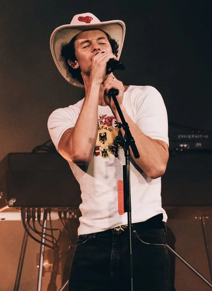 Fans Are Going Wild Over Shawn Mendes’ Secret Pre-Show Ritual That He Always Does Before Stepping on Stage