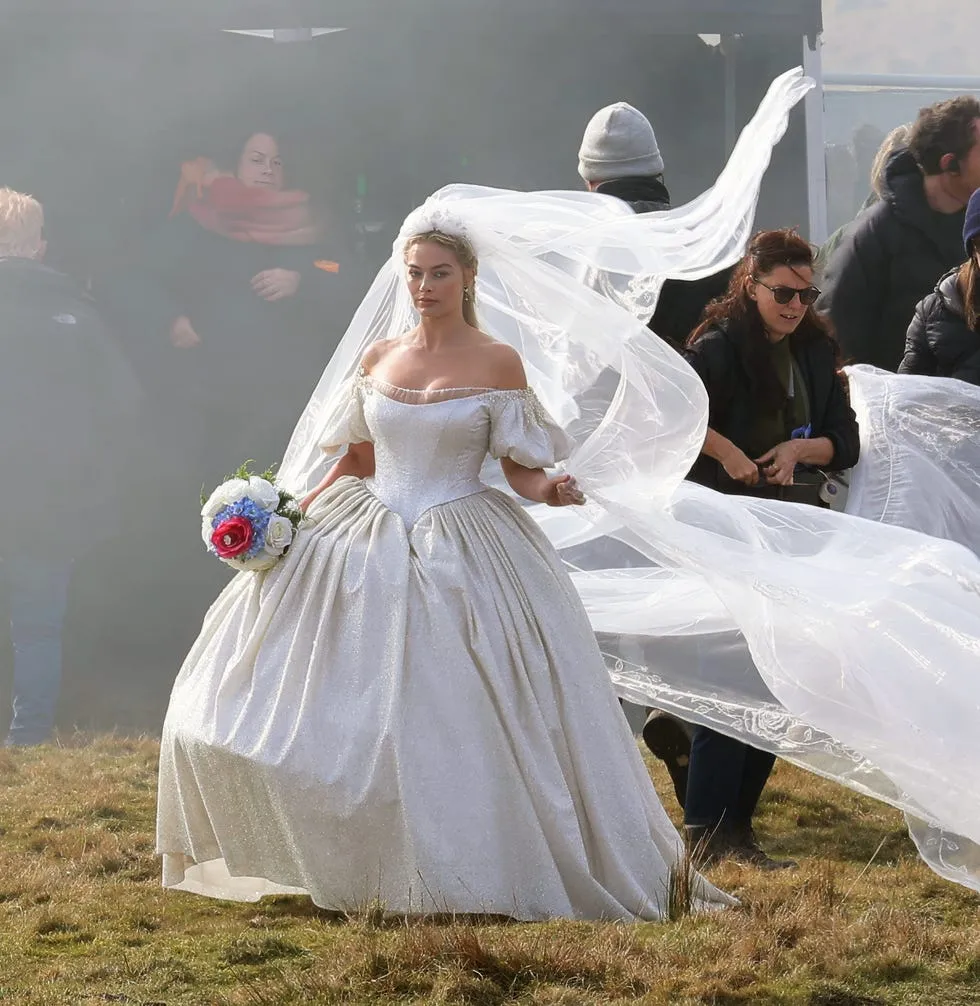 image_68b9267f52313 Unrecognizable!”: Margot Robbie’s Wild New Role in Fennell’s ‘Wuthering Heights’ Stuns Fans