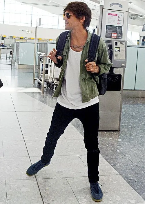 image_68b92c1f6cf32 Louis Tomlinson and His Iconic Airport Style