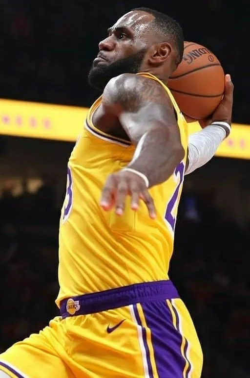 image_68b92df4a71bd LeBron Returns to Shanghai After 20 Years – You Won’t Believe What He Brings This Time!