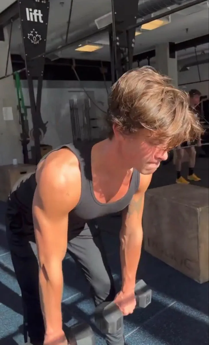 image_68b93928c3036 Señorita Singer Cancels Tour: Shawn Mendes Admits He Needs ‘Much-Needed Time Off