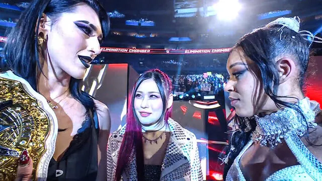 image_68b93d1d52260 Bianca Belair, Rhea Ripley & IYO SKY Make History with a 5-Star Match – But WWE Fans Are Arguing Over Who Truly Deserves the Credit!