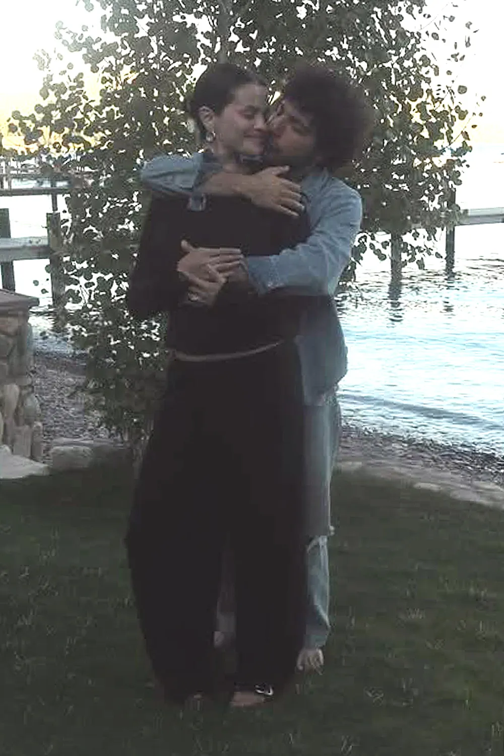 image_68b94772e89e6 Selena Gomez and Benny Blanco Embrace Lake Life After Festive Bachelor and Bachelorette Parties