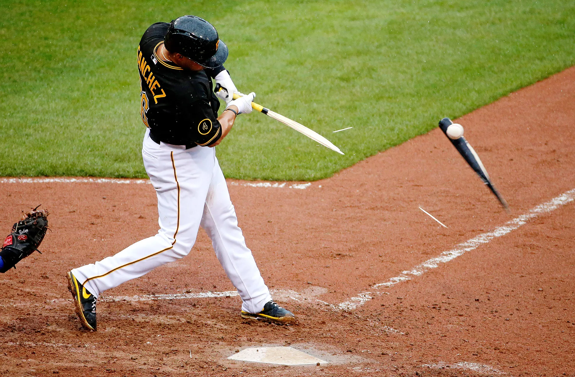 image_68b95080944ec Dodgers Shock Fans as Dave Roberts Finally Reveals the Real Reason Shohei Ohtani Won’t Take the Mound Against the Pirates