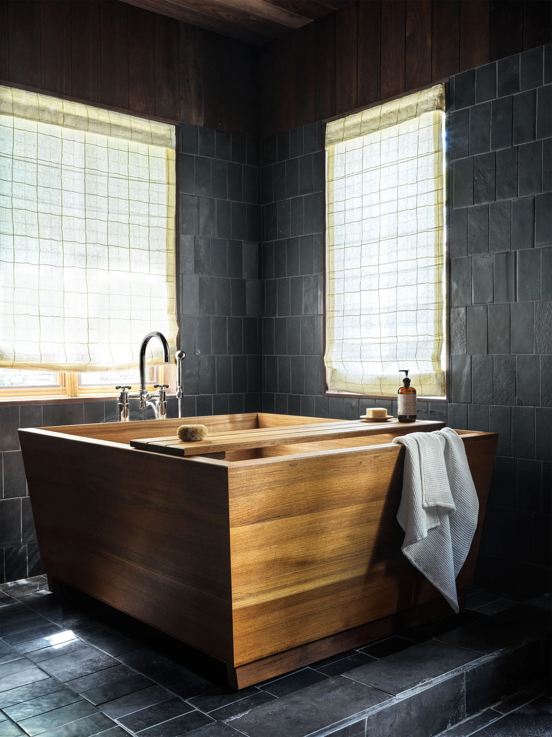 image_68b95c12e4a2c 7 Must-Try Luxurious Bathroom Trends to Transform Your Space