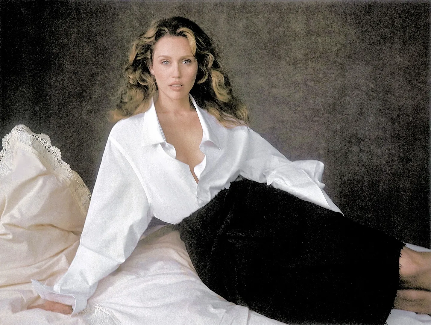 Far from her previous sexy, rebellious image, Miley Cyrus has returned to a minimalist style - And this is what made her change so dramatically?