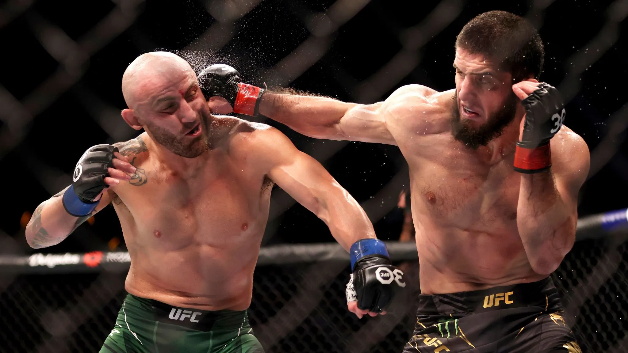 Alexander Volkanovski Admits to a Costly Mistake Against Islam Makhachev: What It Means for His Legacy and the UFC Featherweight Division