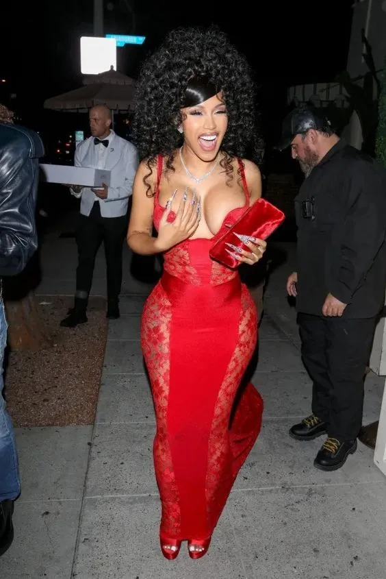 image_68ba803eed433 Chaos in the Streets: Cardi B Shuts Down Traffic With a Daring Stunt to Launch Her Explosive New Album