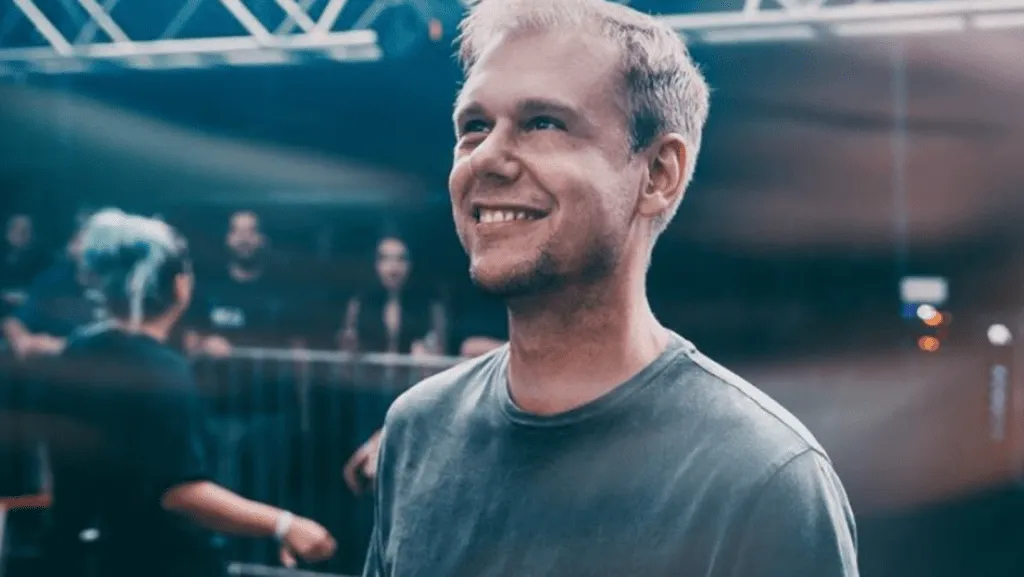 Why Armin van Buuren’s Live Performances Still Dominate in an Era of Rising DJs 19 Why Armin van Buuren’s Live Performances Still Dominate in an Era of Rising DJs