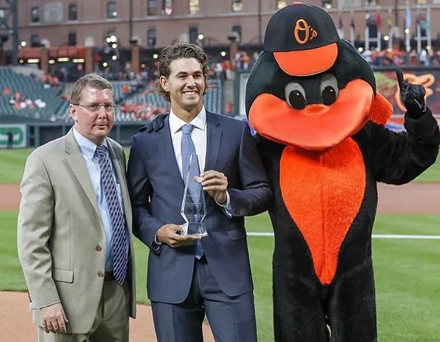 image_68ba95e099630 Why Dean Kremer Always Attracts Female Fans