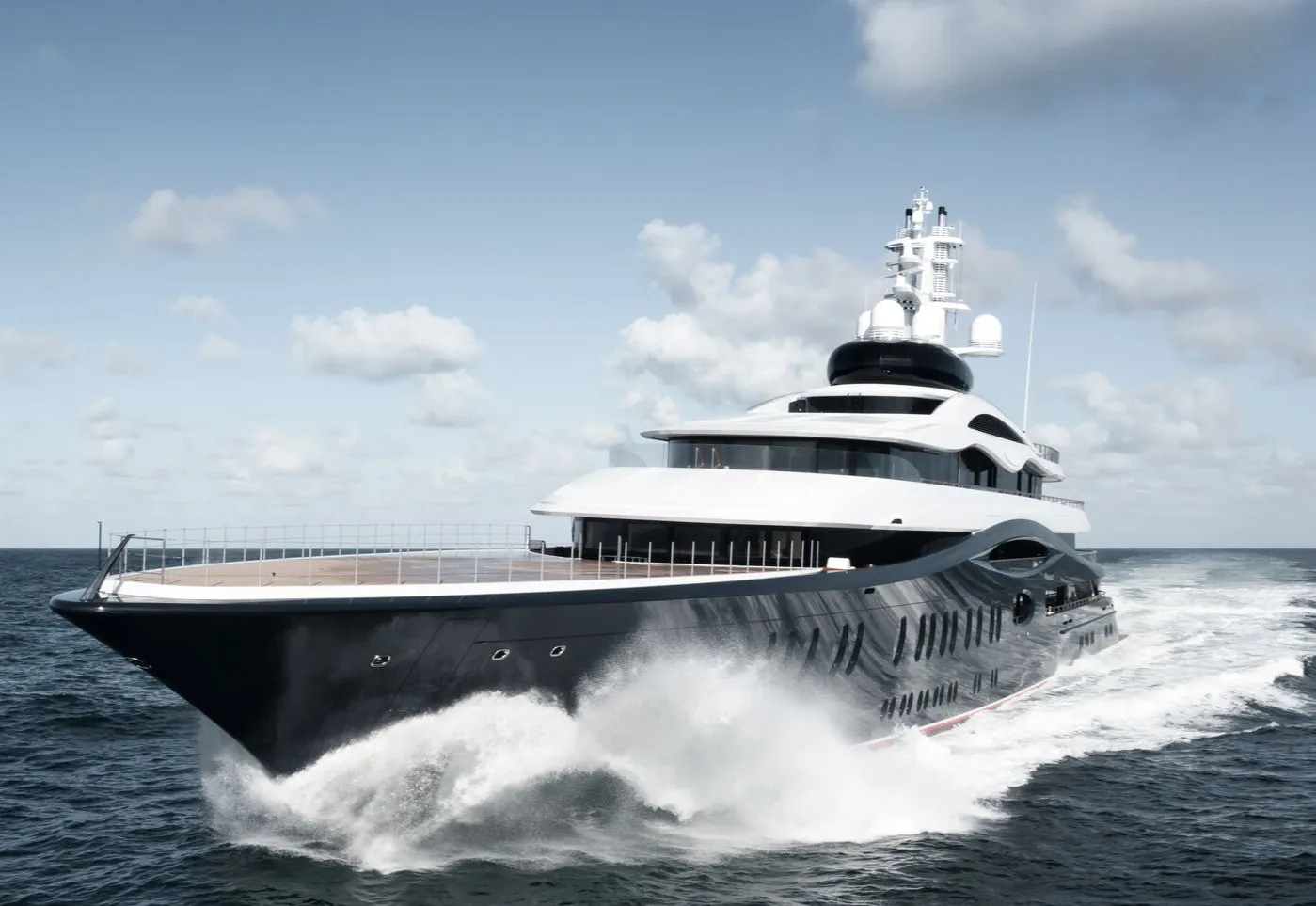 image_68bb11789661d No Longer Just Luxury: Mark Zuckerberg Treats His Yacht Like an “Everyday Car”