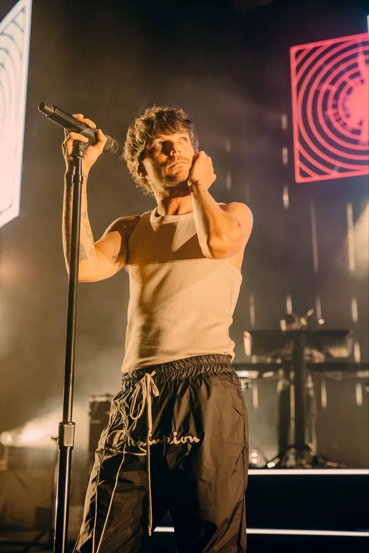 image_68bb9704f2b63 Louis Tomlinson Thanks Fans with an Emotional Message – But It’s the Cryptic Words That Follow Which Spark Rumors He Might Leave the Stage Forever!