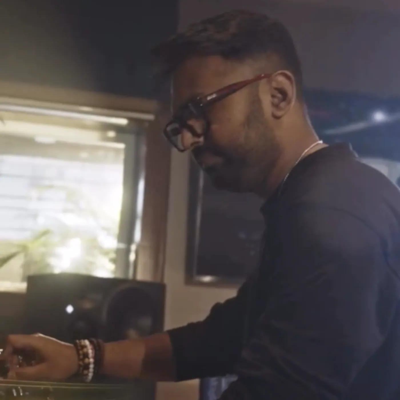 image_68bba4e4d72b7 A dramatic shift in Armin's music. Something new in Indian music that compelled him to incorporate immediately.